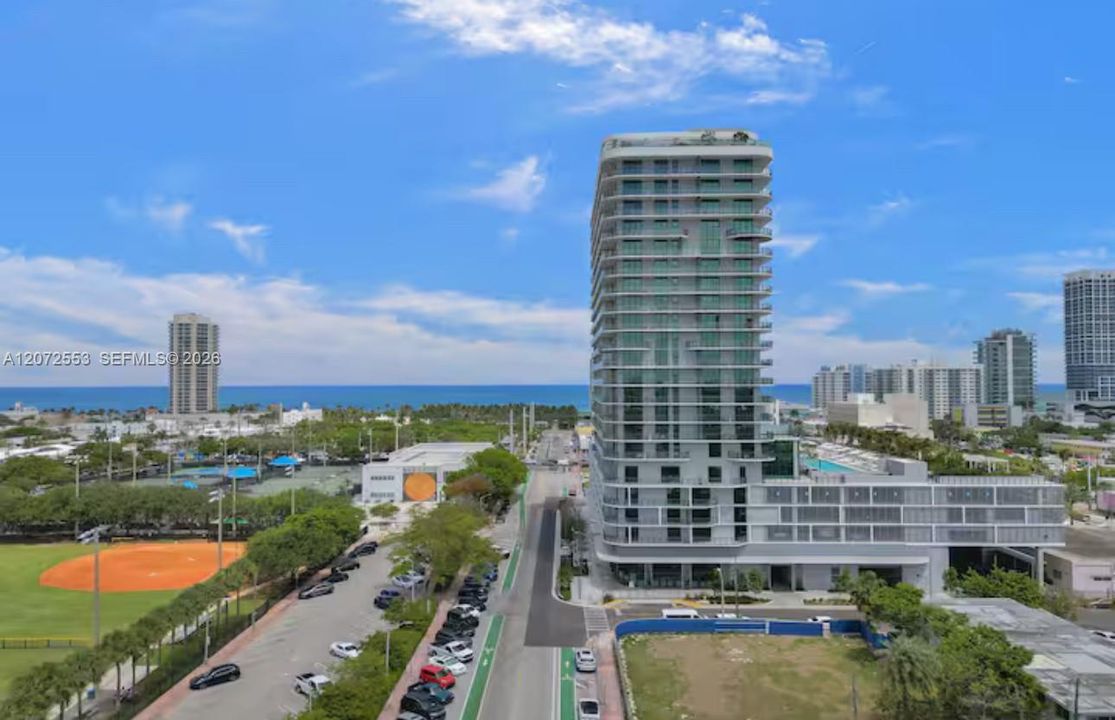 For Sale: $697,000 (1 beds, 1 baths, 412 Square Feet)