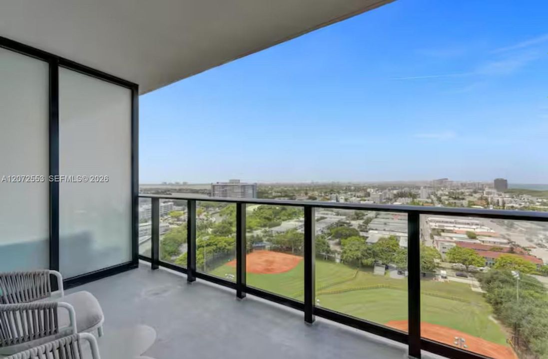 For Sale: $697,000 (1 beds, 1 baths, 412 Square Feet)