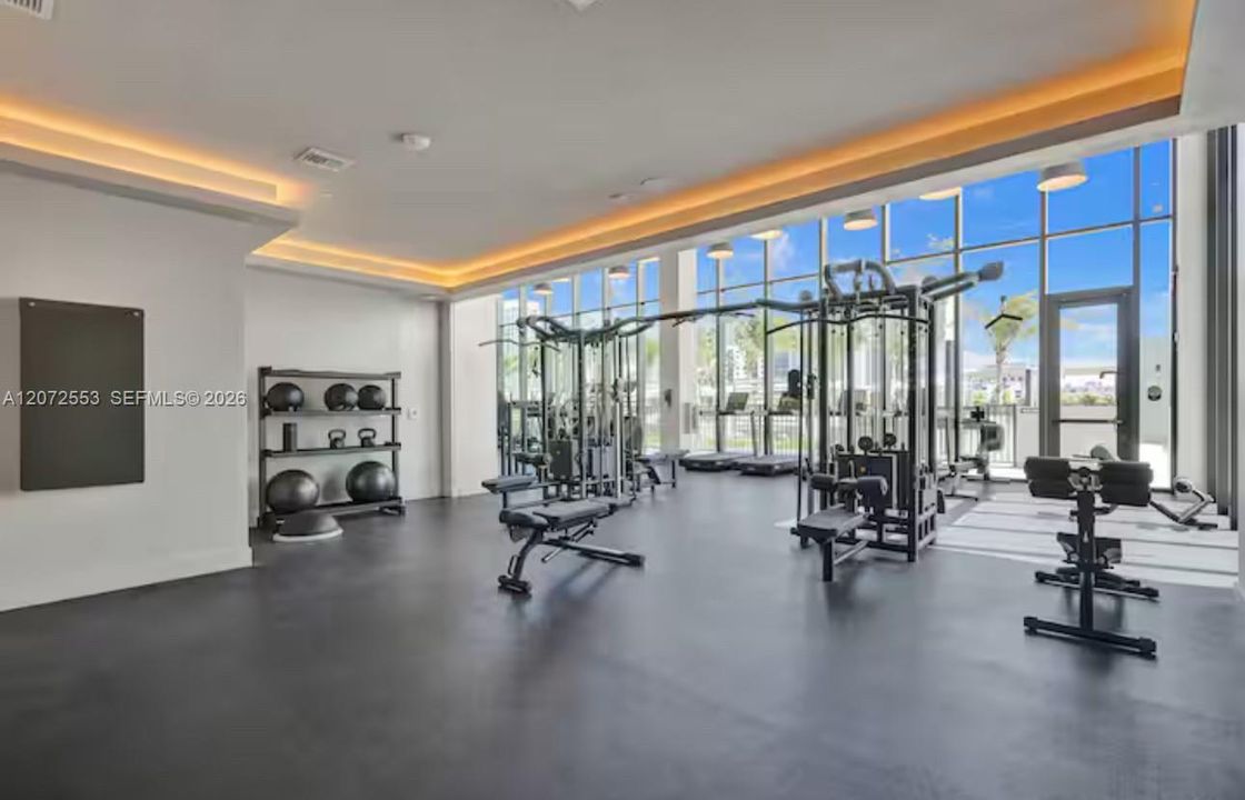 For Sale: $697,000 (1 beds, 1 baths, 412 Square Feet)