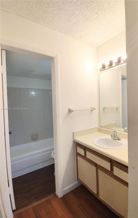 For Sale: $185,000 (1 beds, 1 baths, 620 Square Feet)