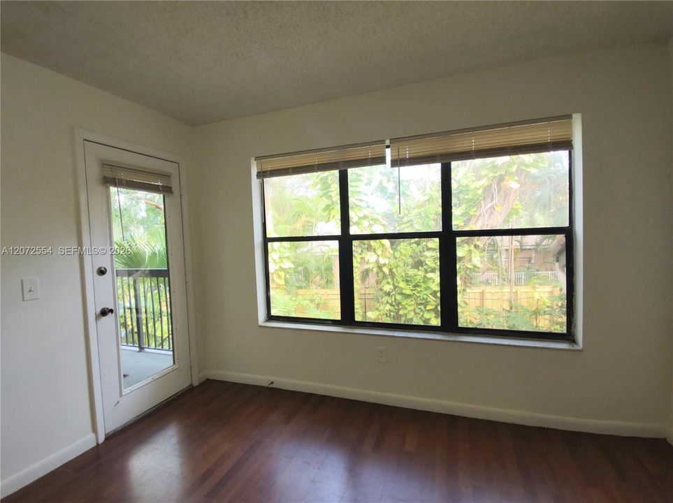 For Sale: $185,000 (1 beds, 1 baths, 620 Square Feet)