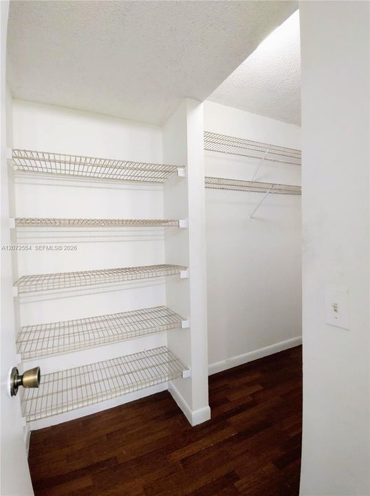 For Sale: $185,000 (1 beds, 1 baths, 620 Square Feet)