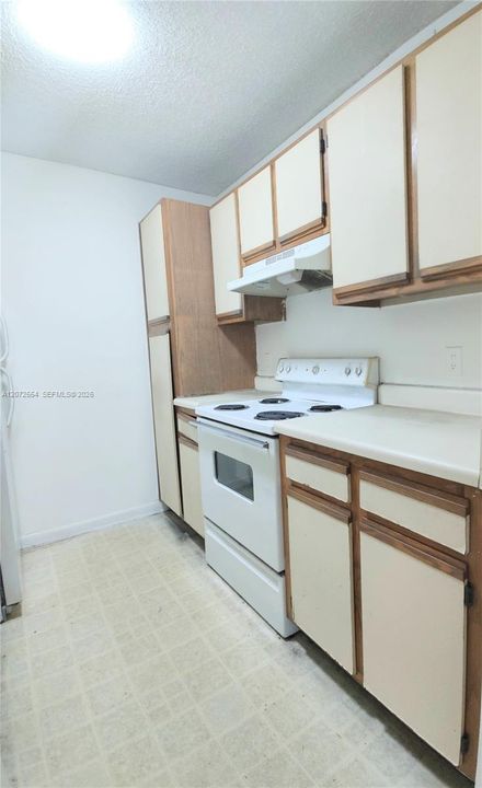 For Sale: $185,000 (1 beds, 1 baths, 620 Square Feet)