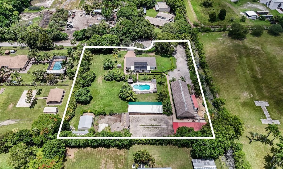 For Sale: $2,100,000 (4 beds, 4 baths, 1555 Square Feet)