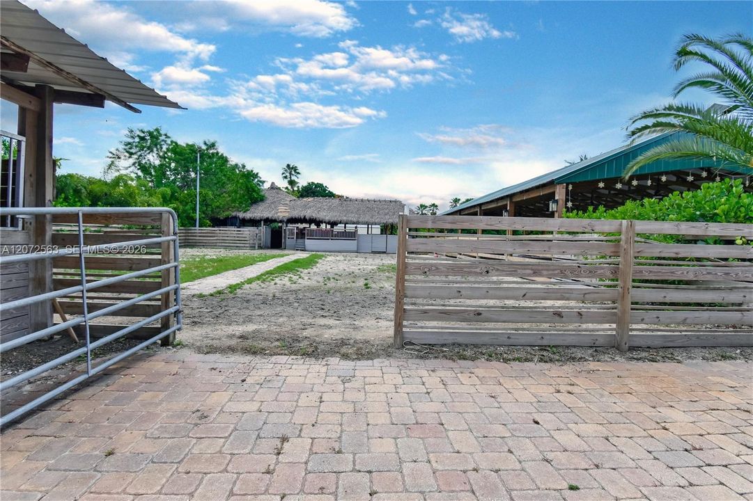 For Sale: $2,100,000 (4 beds, 4 baths, 1555 Square Feet)
