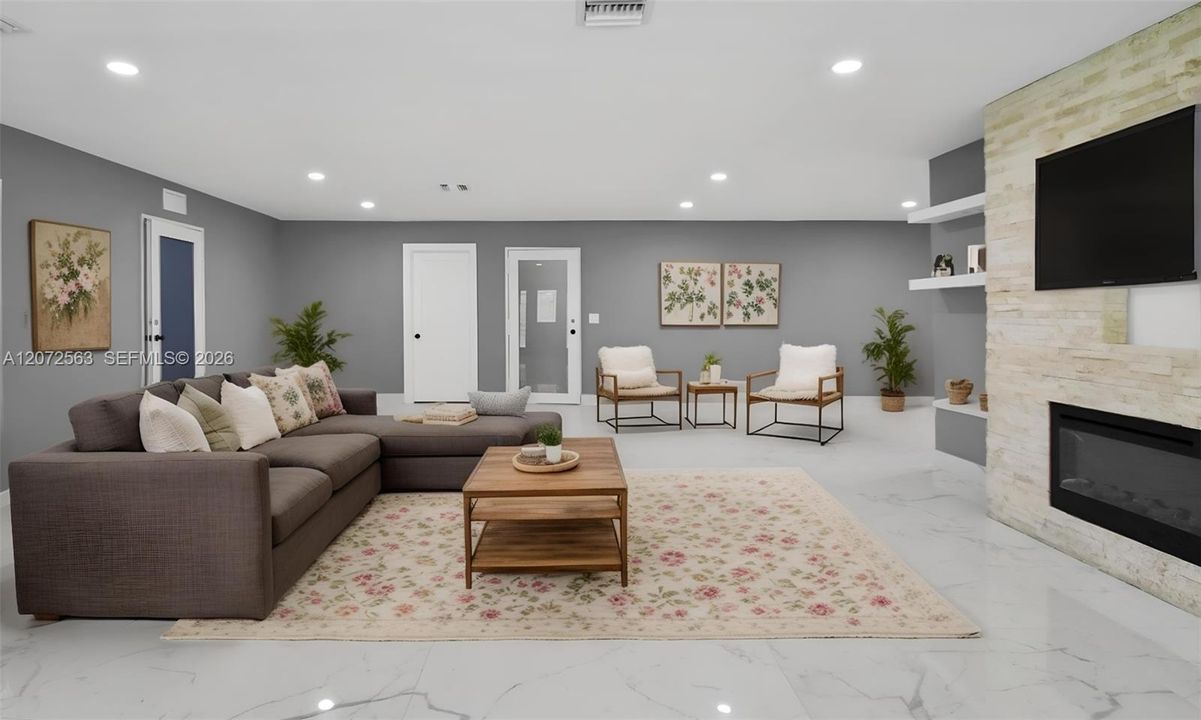 For Sale: $2,100,000 (4 beds, 4 baths, 1555 Square Feet)