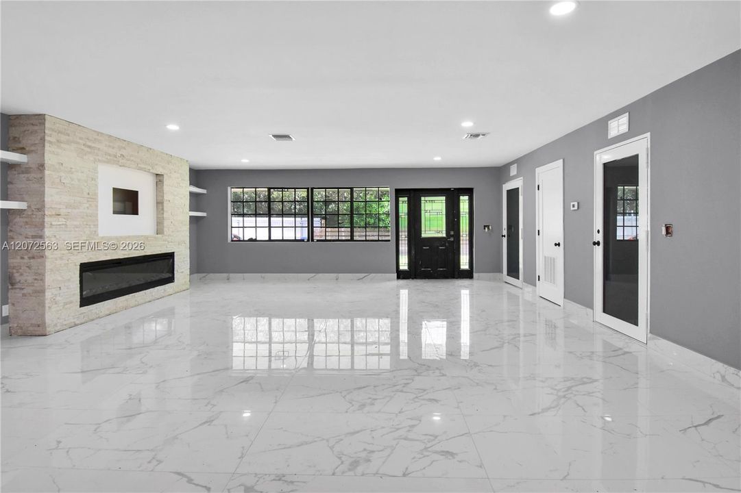 For Sale: $2,100,000 (4 beds, 4 baths, 1555 Square Feet)
