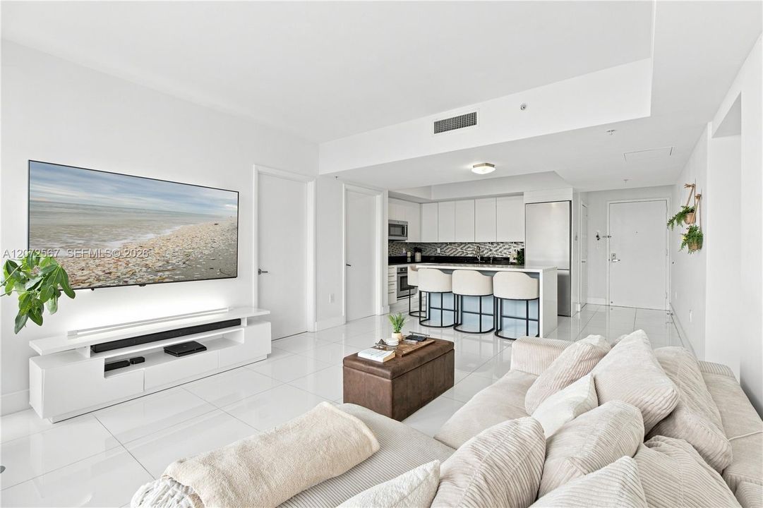 For Rent: $4,400 (2 beds, 2 baths, 1121 Square Feet)