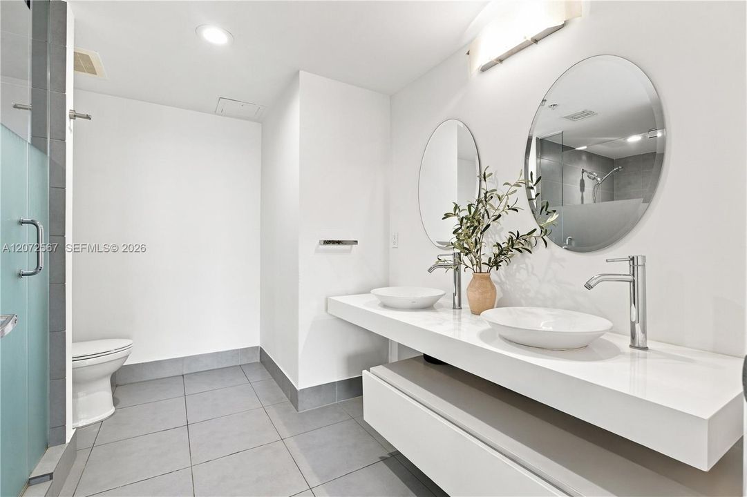 For Rent: $4,400 (2 beds, 2 baths, 1121 Square Feet)