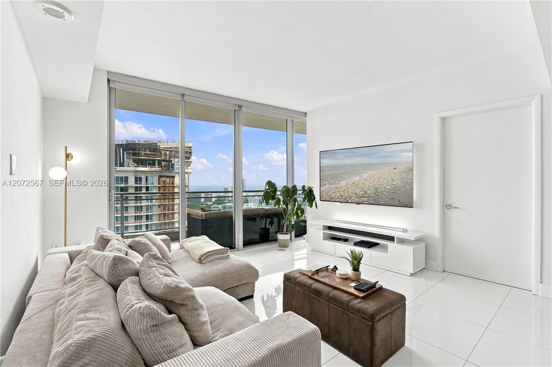 For Rent: $4,400 (2 beds, 2 baths, 1121 Square Feet)