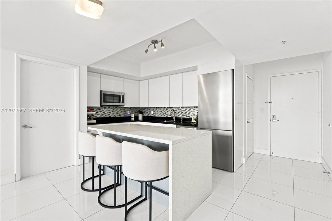 For Rent: $4,400 (2 beds, 2 baths, 1121 Square Feet)