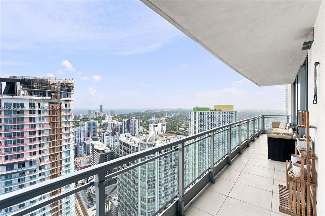 For Rent: $4,400 (2 beds, 2 baths, 1121 Square Feet)