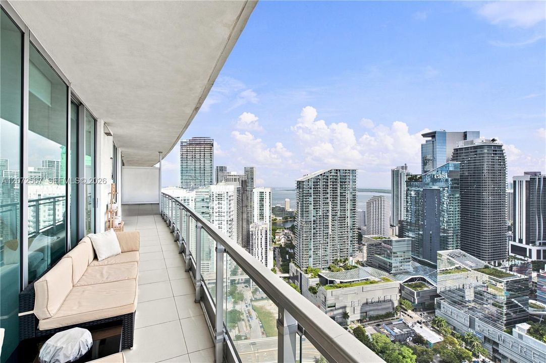 For Rent: $4,400 (2 beds, 2 baths, 1121 Square Feet)