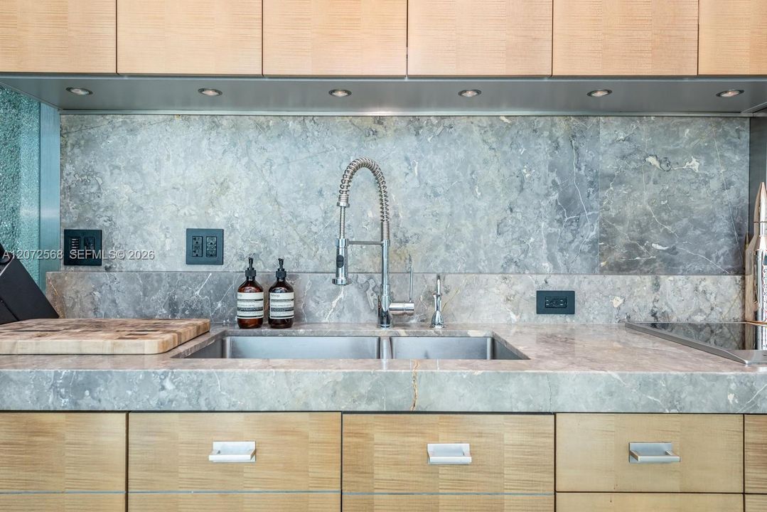 En Venta: $5,595,000 (2 camas, 2 baños, 1698 Pies cuadrados)