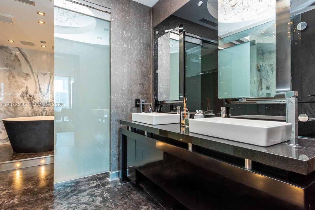 En Venta: $5,595,000 (2 camas, 2 baños, 1698 Pies cuadrados)