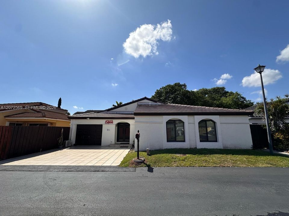 En Venta: $725,000 (3 camas, 2 baños, 1350 Pies cuadrados)