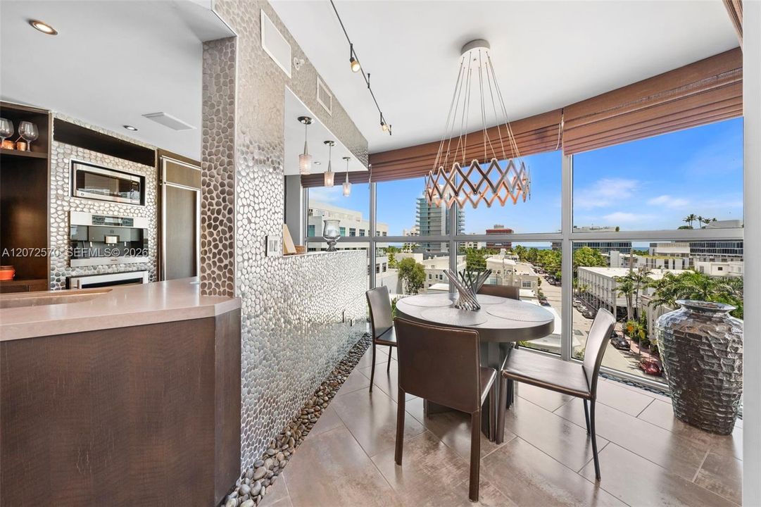 For Sale: $1,695,000 (2 beds, 2 baths, 1196 Square Feet)