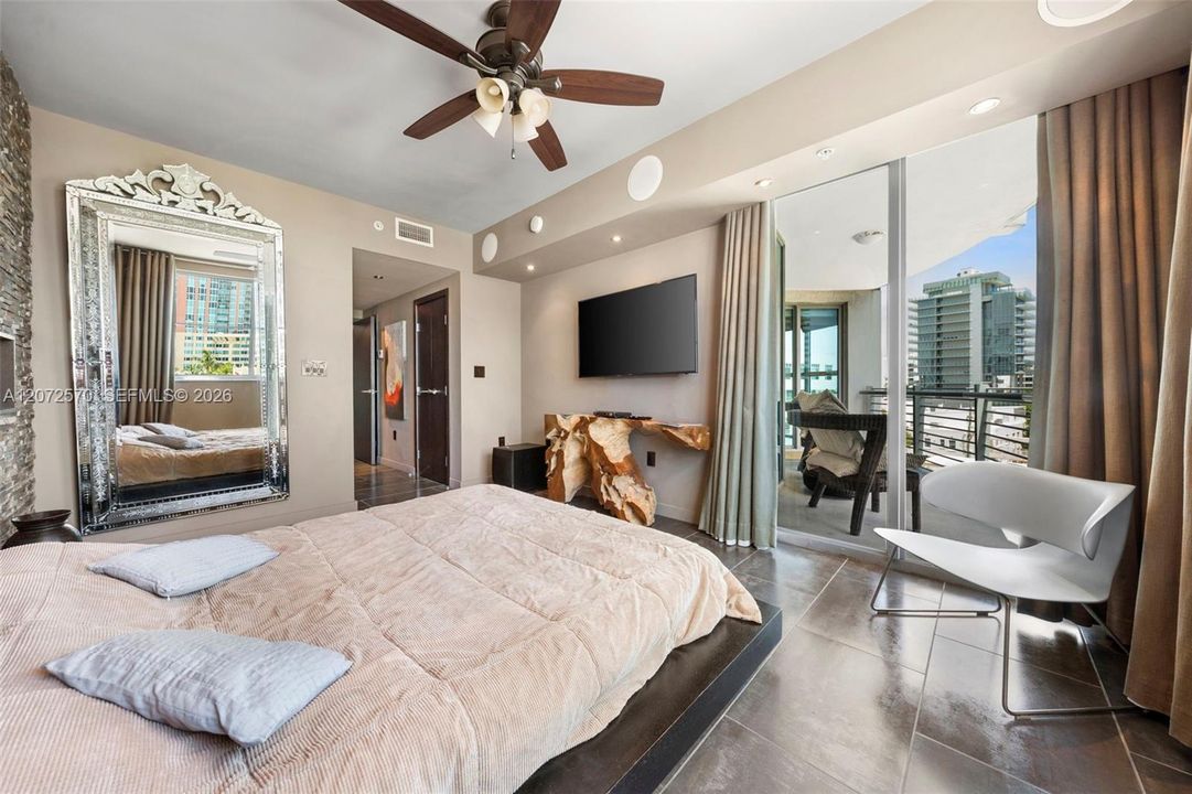 For Sale: $1,695,000 (2 beds, 2 baths, 1196 Square Feet)