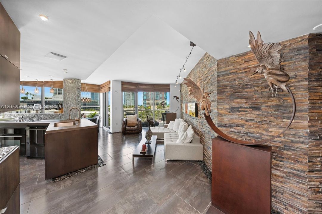 For Sale: $1,695,000 (2 beds, 2 baths, 1196 Square Feet)