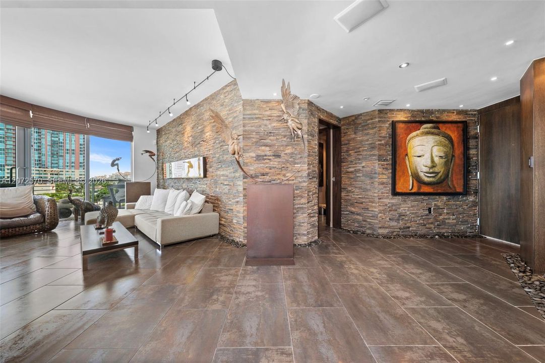 For Sale: $1,695,000 (2 beds, 2 baths, 1196 Square Feet)