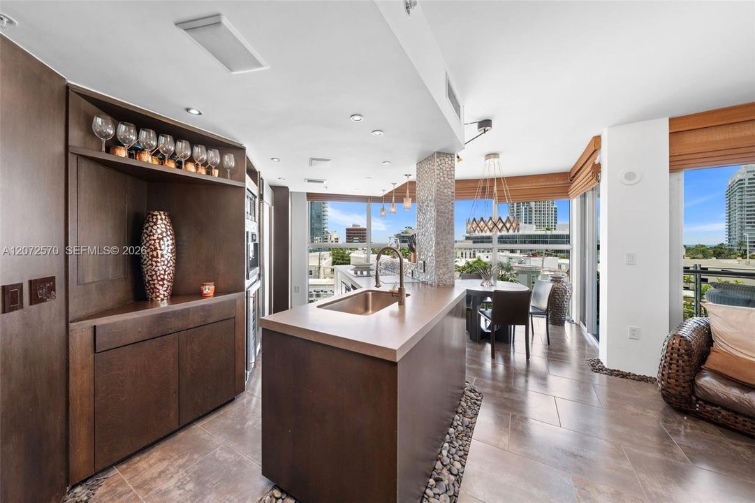 For Sale: $1,695,000 (2 beds, 2 baths, 1196 Square Feet)