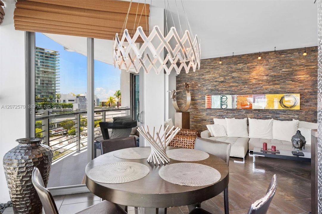 For Sale: $1,695,000 (2 beds, 2 baths, 1196 Square Feet)