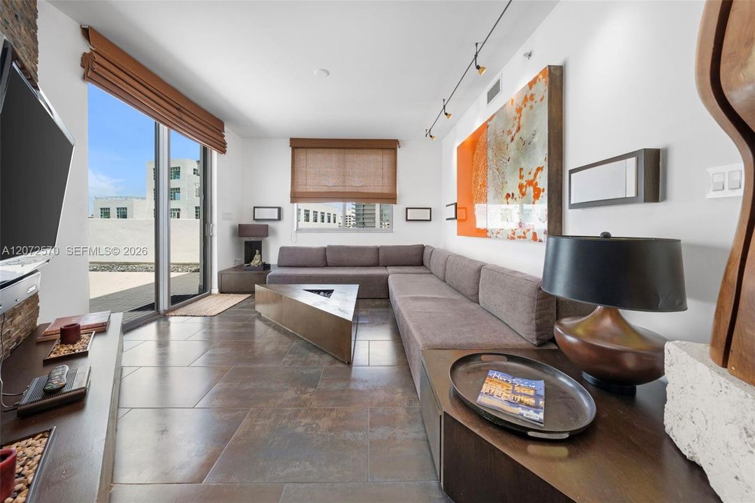 For Sale: $1,695,000 (2 beds, 2 baths, 1196 Square Feet)