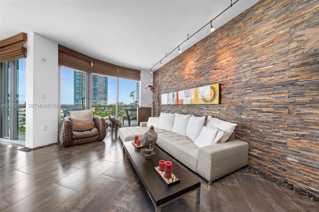 For Sale: $1,695,000 (2 beds, 2 baths, 1196 Square Feet)