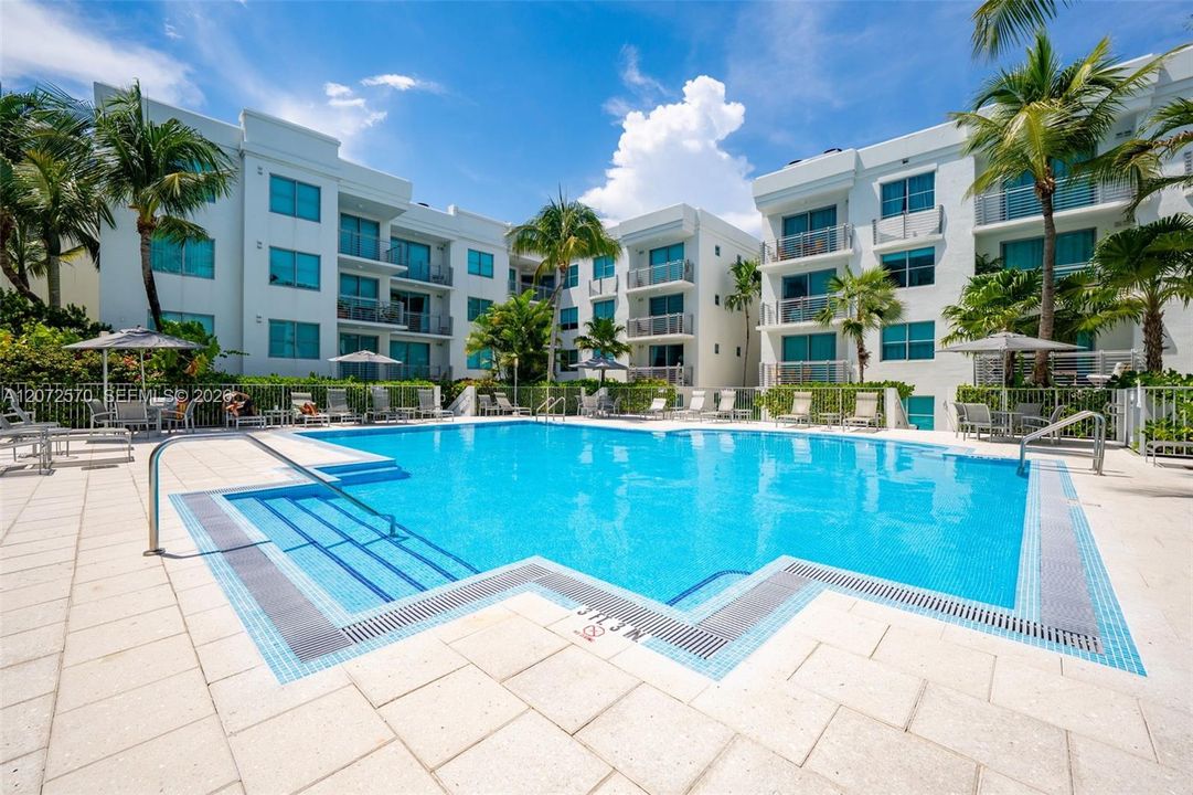 For Sale: $1,695,000 (2 beds, 2 baths, 1196 Square Feet)