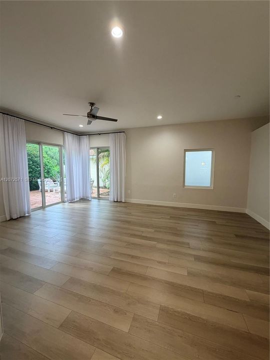 En Renta: $4,400 (4 camas, 2 baños, 1420 Pies cuadrados)