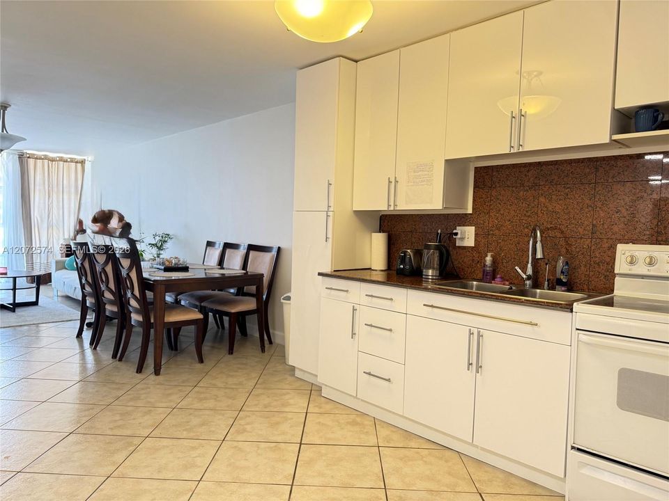В аренду: $1,750 (1 спален, 1 ванн, 820 Квадратных фут)