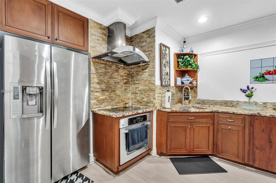 En Venta: $719,997 (5 camas, 3 baños, 2421 Pies cuadrados)