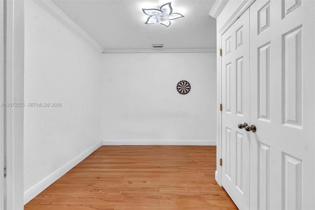 En Venta: $719,997 (5 camas, 3 baños, 2421 Pies cuadrados)