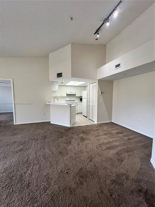 В аренду: $2,300 (2 спален, 2 ванн, 1054 Квадратных фут)