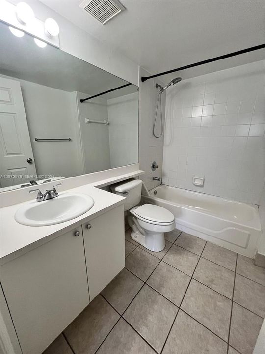 В аренду: $2,300 (2 спален, 2 ванн, 1054 Квадратных фут)