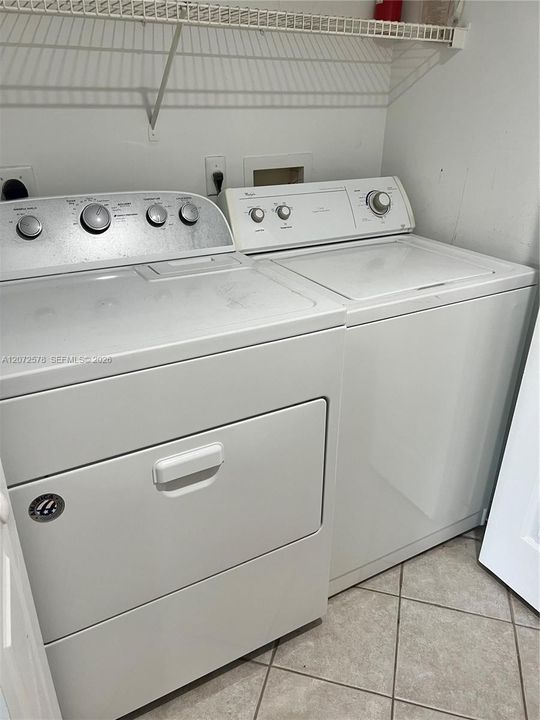В аренду: $2,300 (2 спален, 2 ванн, 1054 Квадратных фут)