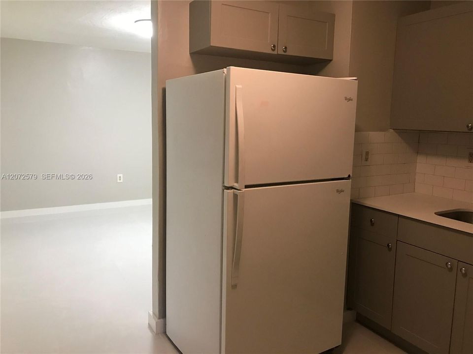 На продажу: $199,999 (2 спален, 1 ванн, 650 Квадратных фут)