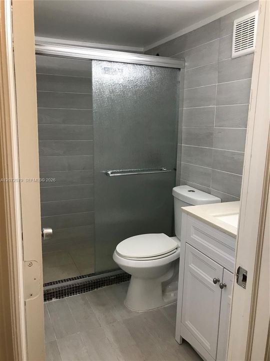 На продажу: $199,999 (2 спален, 1 ванн, 650 Квадратных фут)