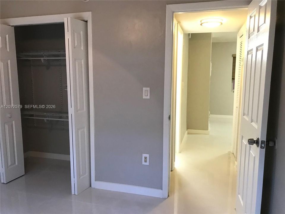 На продажу: $199,999 (2 спален, 1 ванн, 650 Квадратных фут)