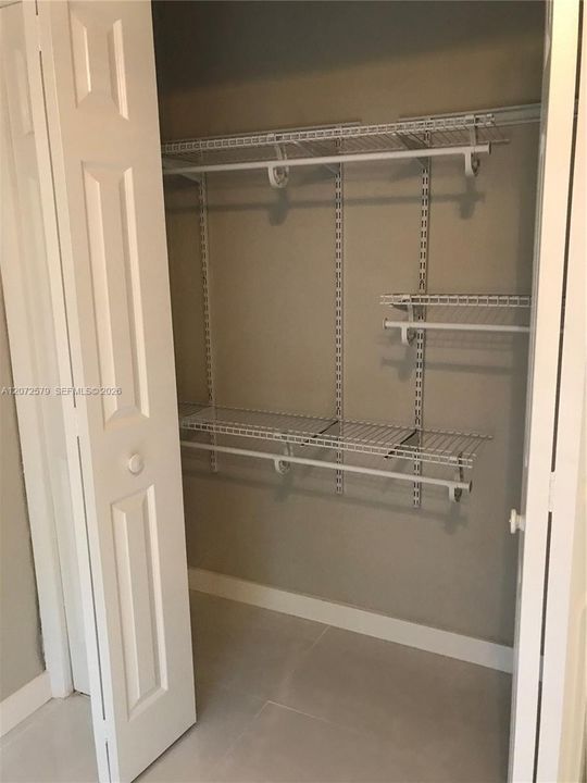 На продажу: $199,999 (2 спален, 1 ванн, 650 Квадратных фут)