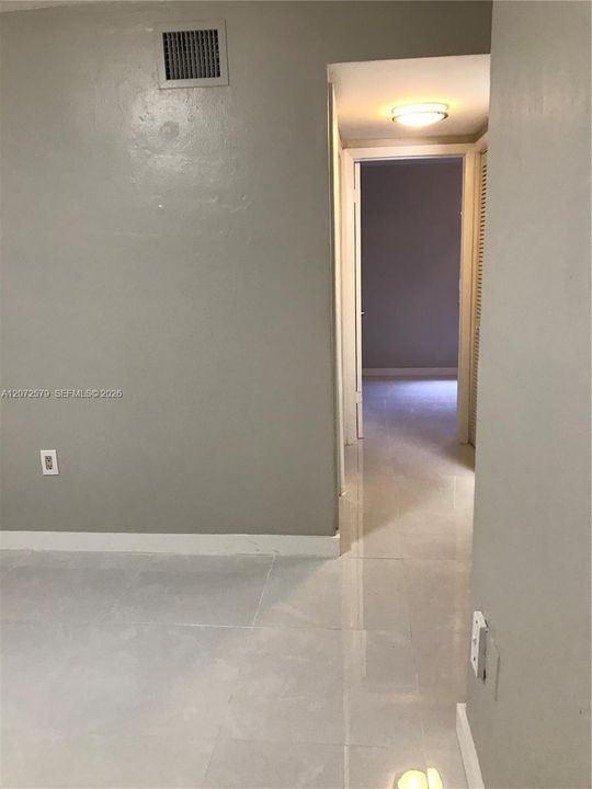 На продажу: $199,999 (2 спален, 1 ванн, 650 Квадратных фут)