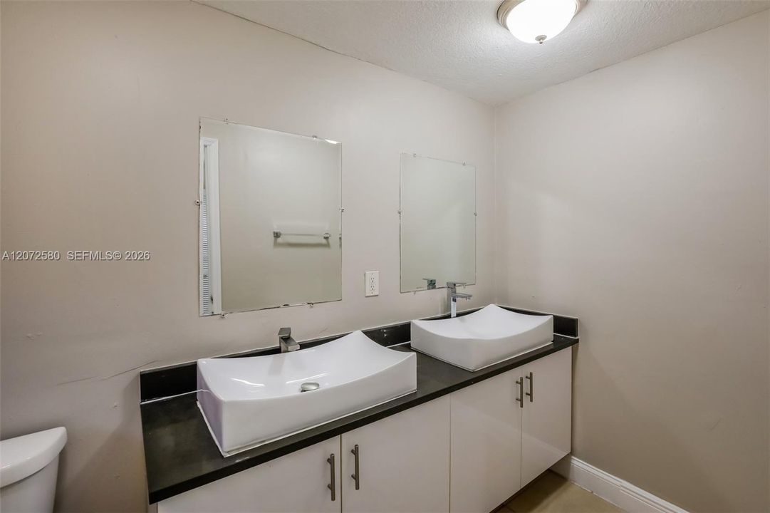 В аренду: $3,350 (4 спален, 3 ванн, 2216 Квадратных фут)
