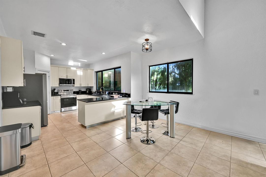11695 NW 2nd St Plantation 00016