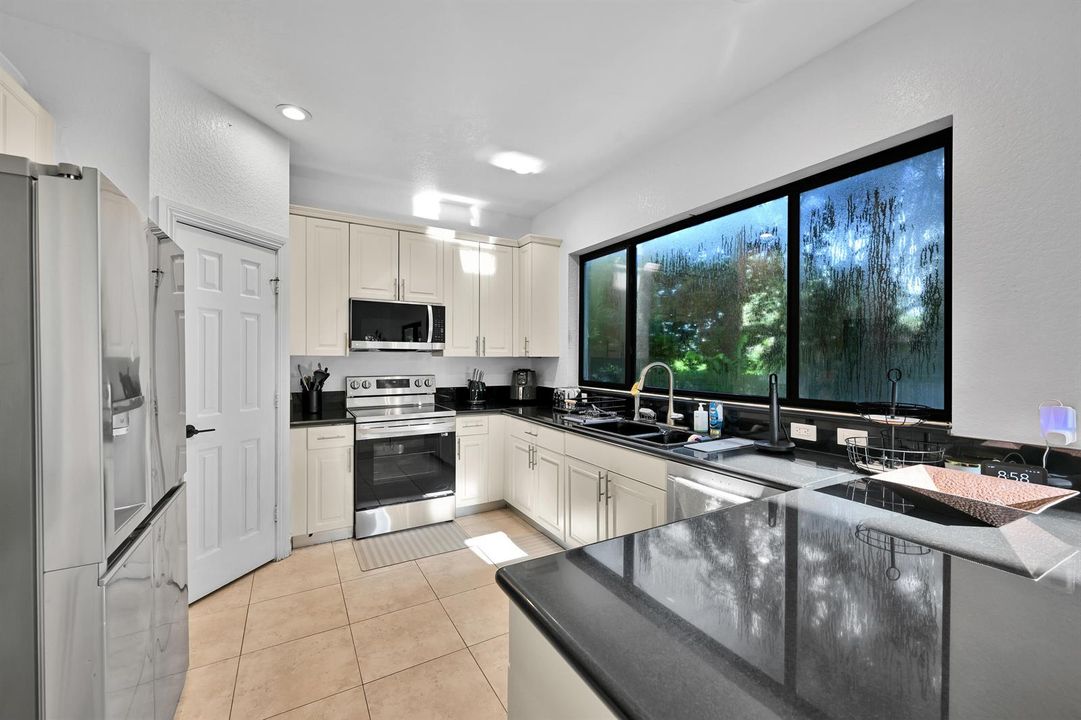 11695 NW 2nd St Plantation 00020