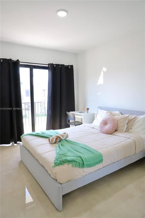 En Renta: $4,100 (4 camas, 3 baños, 1398 Pies cuadrados)