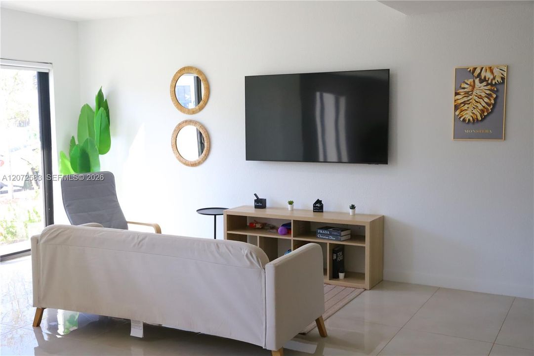 En Renta: $4,100 (4 camas, 3 baños, 1398 Pies cuadrados)