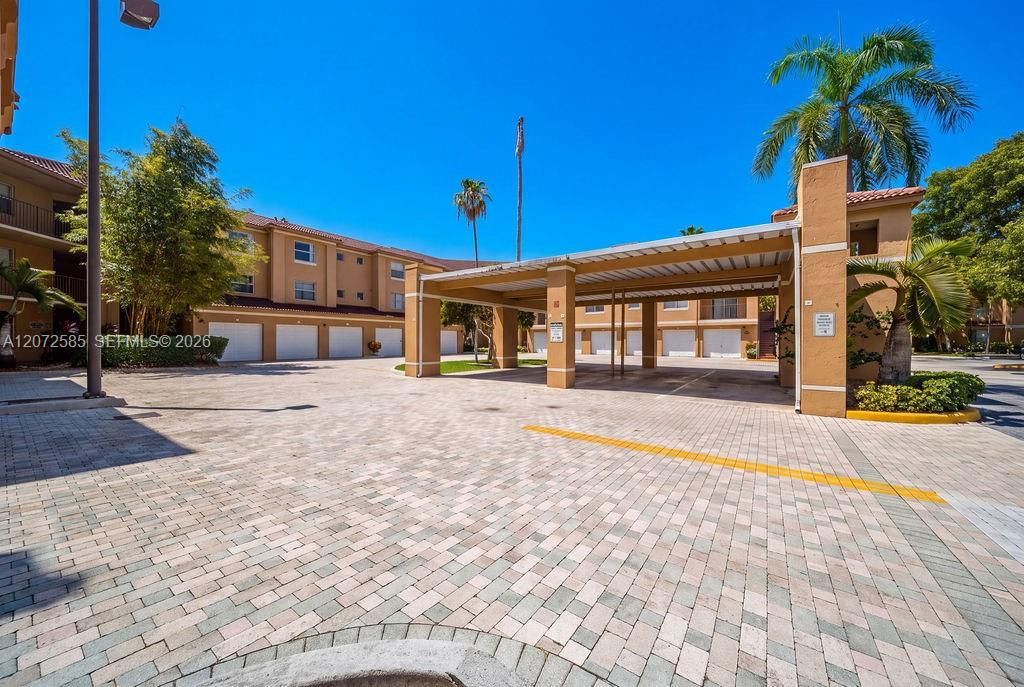 For Sale: $225,000 (2 beds, 2 baths, 974 Square Feet)