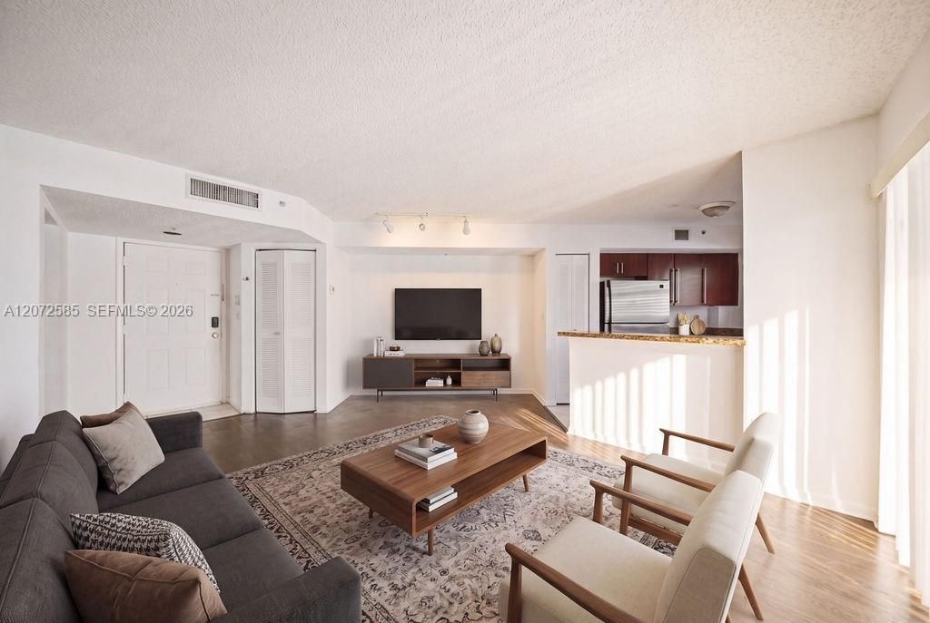 For Sale: $225,000 (2 beds, 2 baths, 974 Square Feet)