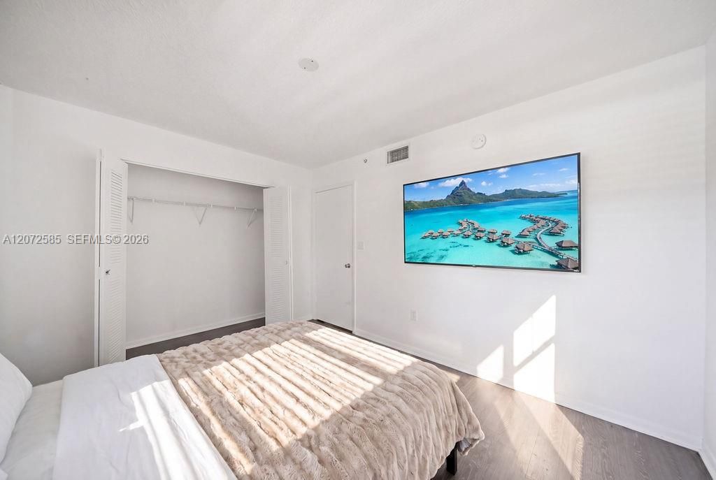 For Sale: $225,000 (2 beds, 2 baths, 974 Square Feet)