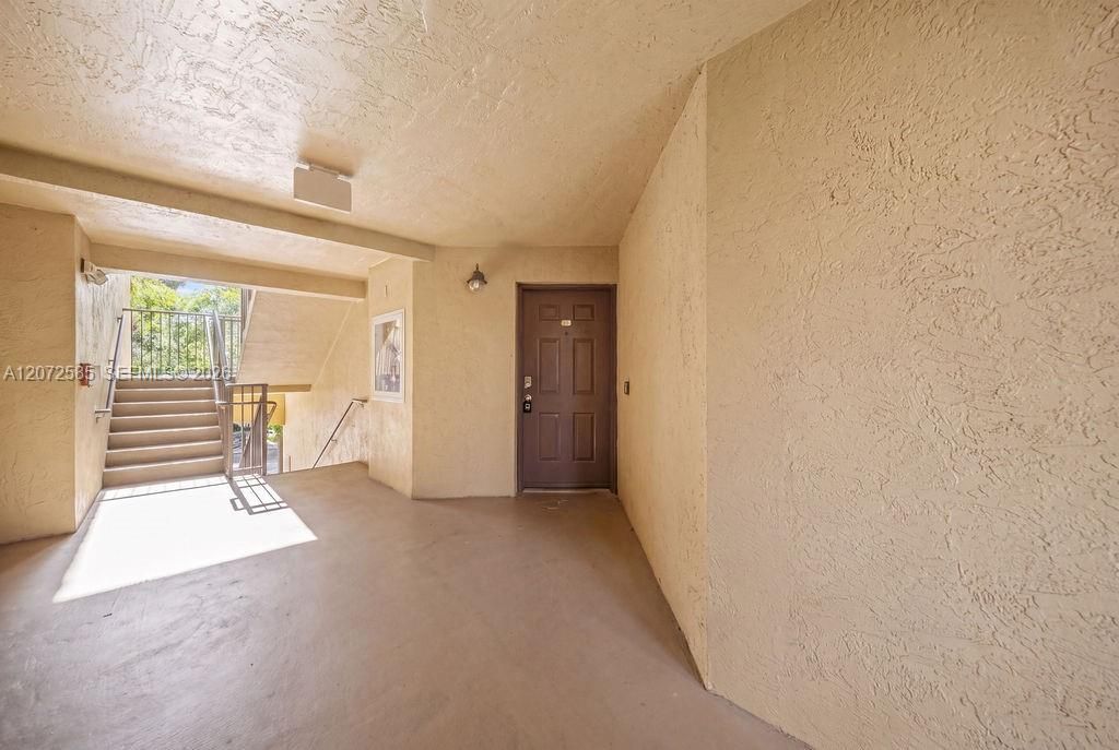 For Sale: $225,000 (2 beds, 2 baths, 974 Square Feet)